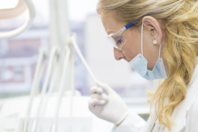 Jak powinniśmy analizować oferty dentystyczne? 