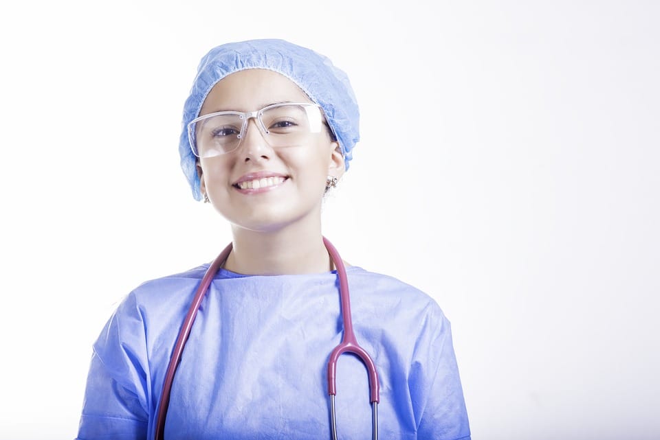 Dlaczego sukienki medyczne stają się coraz popularniejsze w szpitalach?