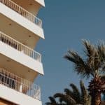 Zabudowa balkonów - trendy w designie