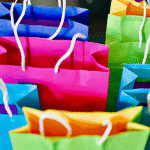 Jak wybrać idealną kolorową torebkę papierową dla Twojego sklepu?